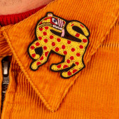Broches brodées à la main