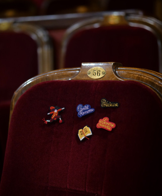 <h1>Comédie-Française</h1>
<p>Souvenirs de jeunesse et passion pour le théâtre et ses acteurs… Les créatrices M&amp;L rendent hommage à cette belle et grande Maison de création française.</p>