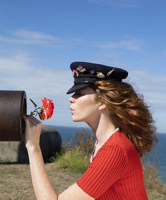 <h3 style="text-align: center;">Engagement</h3>
<p style="text-align: center;">De la République à préserver au Désarmement, en passant par des messages d’utopie, d’amour et de liberté, à une lune qui sourit, une soucoupe volante, un stylo plume lançant des éclairs, Macon&amp;Lesquoy aborde avec respect et bienveillance le monde d’aujourd’hui.</p>